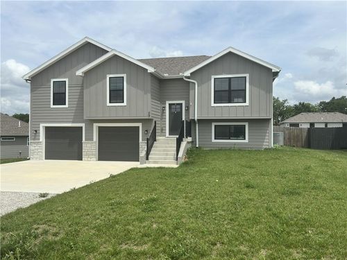 69 Se 451st Rd, Warrensburg, MO, 64093-7810 | Card Image