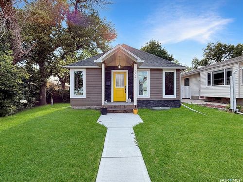 352 2nd Ave Ne, Swift Current, SK, S9H2E1 | Card Image