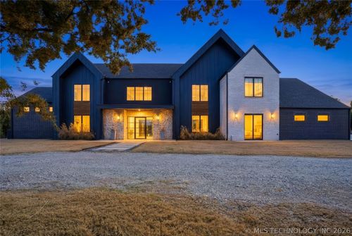 605 E Florence St, Broken Arrow, OK, 74011-3676 | Card Image