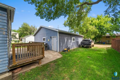 220 N Broadway St, Canton, SD, 57013-1745 | Card Image