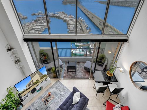 apt-t4-555 Ne 15th St, Miami, FL, 33132-1428 | Card Image