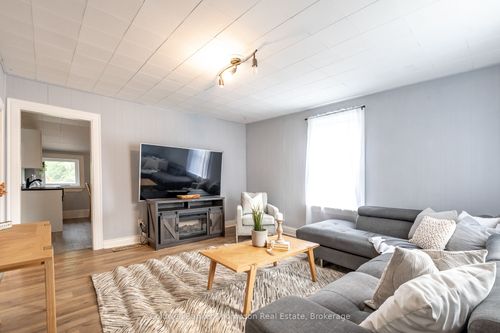 112 Ryerson Cres, Burk's Falls, ON, P0A1C0 | Card Image