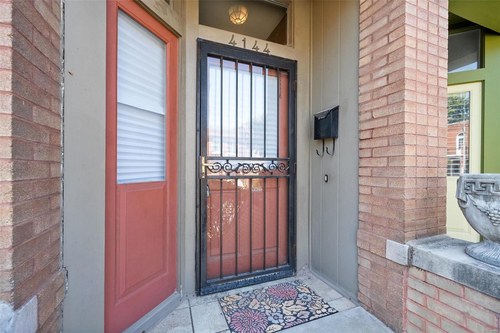 Flad Ave, Saint Louis, MO 63110