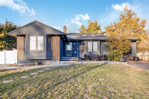 35 Crossway Drive, Babylon, NY, 11729 | Card Image