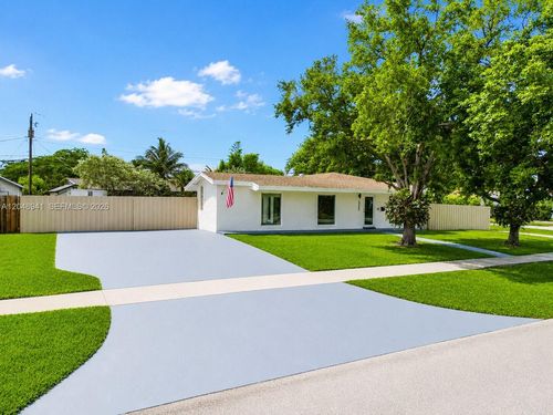 19225 Bel Aire Dr, Cutler Bay, FL, 33157 | Card Image