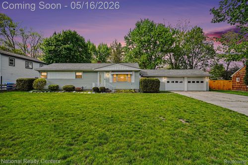5850 Eldridge Dr, Waterford, MI, 48327-2628 | Card Image