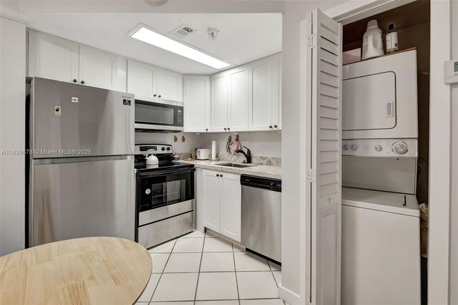 APT-402 - 3051 Sw 27 Th Ave, Condo with 1 bedrooms, 1 bathrooms and null parking in Miami FL | Image 8