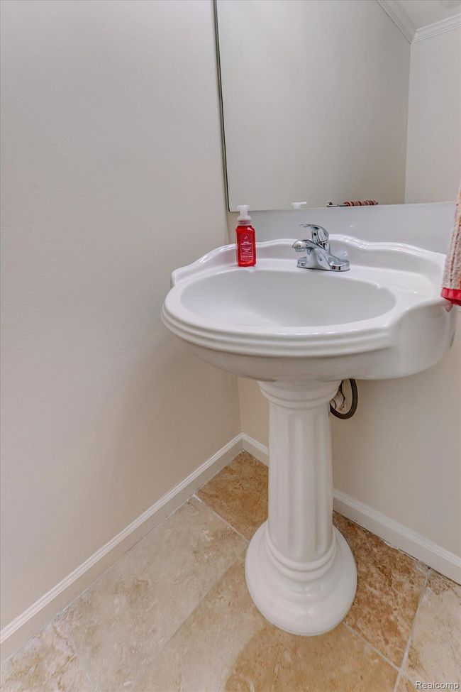 6522 Scenic Pines Ct, Condo with 3 bedrooms, 4 bathrooms and null parking in Clarkston MI | Image 19