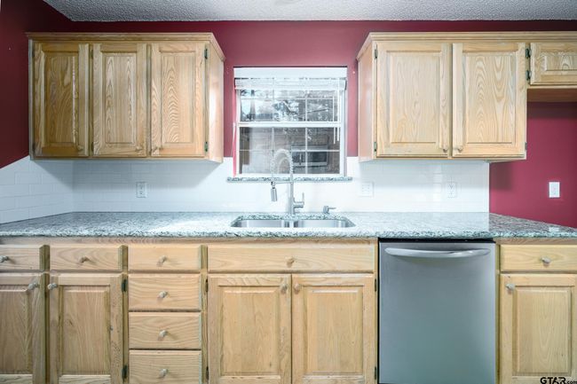 153 Candlelight Cv, House other with 3 bedrooms, 2 bathrooms and null parking in Holly Lake Ranch TX | Image 4