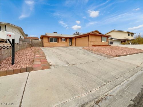 7704 Macaw Lane, Las Vegas, NV, 89145 | Card Image