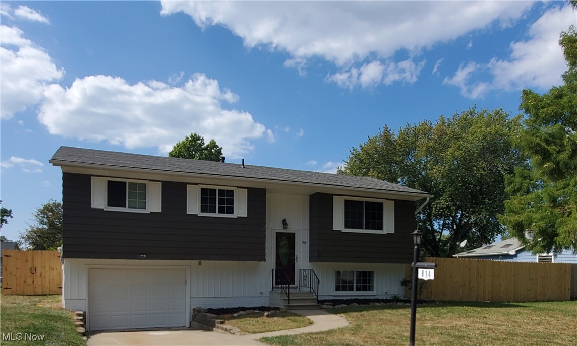 Oliver St, Sheffield Lake, OH 44054