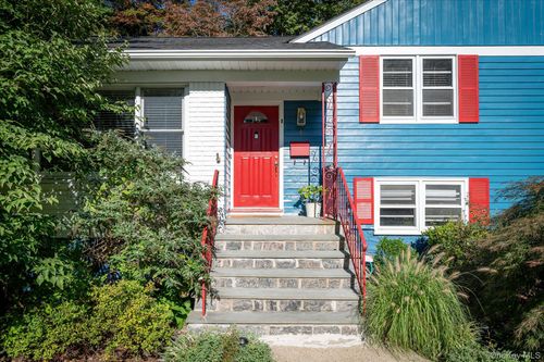 4 Pine Ridge Rd, Rye Brook, NY, 10573-1415 | Card Image