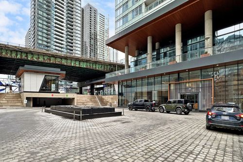 805-17 Bathurst St, Toronto, ON, M5V0N1 | Card Image