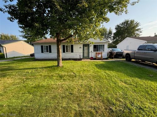 9888 Short Dr, Windham, OH, 44288-1427 | Card Image