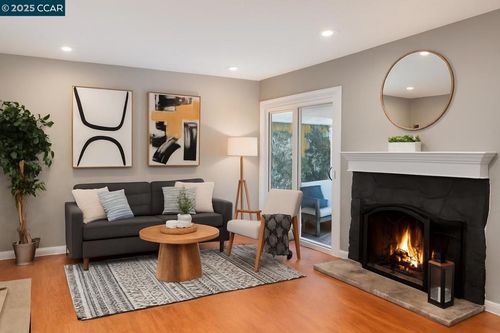 108 Thistle Way, Martinez, CA, 94553-5810 | Card Image