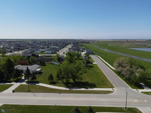 2786 64th Ave S, Fargo, ND, 58104-7404 | Card Image