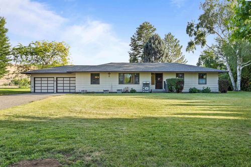11002 S 1518 Pr Sw, Prosser, WA, 99350-6586 | Card Image