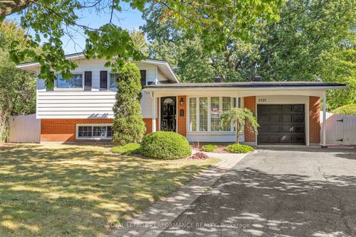 2337 Samuel Dr, Ottawa, ON, K1G3C3 | Card Image