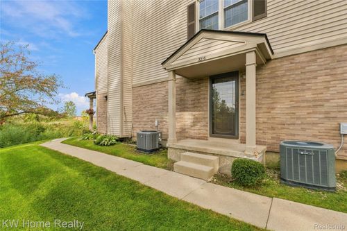 3216 High Pointe Ridge Road, Orion Charter Township, MI, 48359 | Card Image