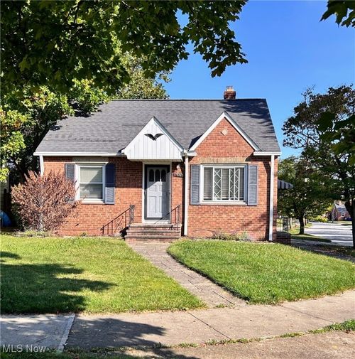 7506 Brookside Dr, Brooklyn, OH, 44144-1324 | Card Image