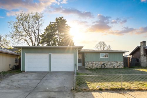 412 Morningside St, Medford, OR, 97501-1595 | Card Image