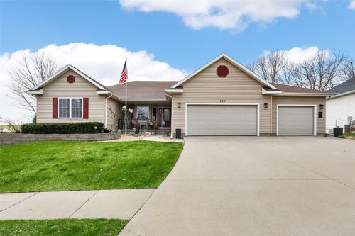 327 Hillview Dr Se, Mount Vernon, IA, 52314-9717 | Card Image