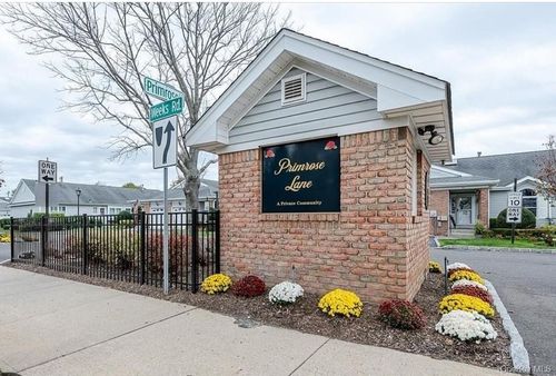 42-42 Primrose Ln, Babylon, NY, 11703-3246 | Card Image