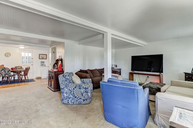 Unit B living area | Image 19