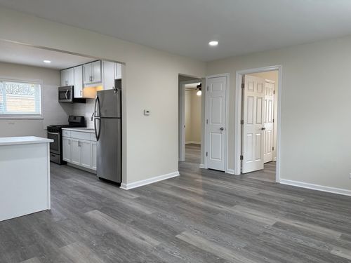 apt-4-318 N 3rd Ave, Des Plaines, IL, 60016-1184 | Card Image