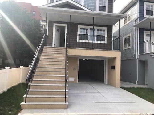 2933 Oceancrest Blvd, Far Rockaway, NY, 11691-1928 | Card Image