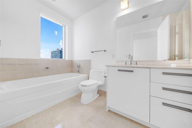 APT-4307 - 1060 Brickell Ave, Condo with 3 bedrooms, 3 bathrooms and null parking in Miami FL | Image 25