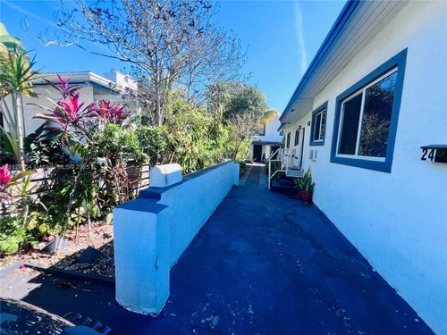 a-22 Ne 51st St, Miami, FL, 33137-2721 | Card Image