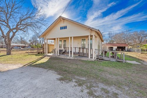 917 Trinity St, Lockhart, TX, 78644-3437 | Card Image
