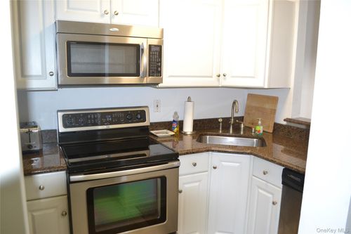 65-220 Montauk Hwy, Southampton, NY, 11968-4108 | Card Image