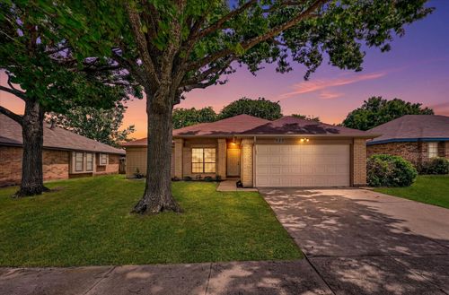 925 Larue Dr, Cedar Hill, TX, 75104-9304 | Card Image