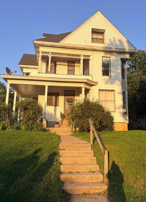 805 S Cedar Ave, Owatonna, MN, 55060-3257 | Card Image