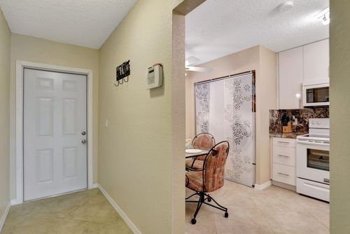 302-7561 Nw 1st St, Margate, FL, 33063-7568 | Card Image