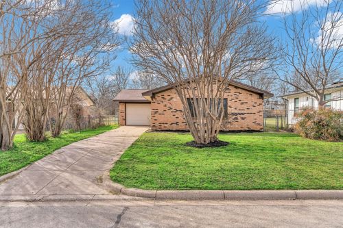 907 W Bridge St, Granbury, TX, 76048-2017 | Card Image