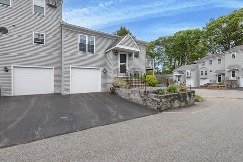 74-565 Quaker Ln, West Warwick, RI, 02893-2162 | Card Image