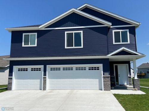 1819 67th Ave S, Fargo, ND, 58104-7419 | Card Image