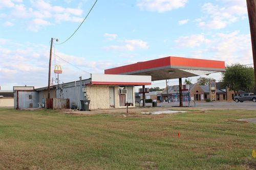 1101 N Mechanic St, El Campo, TX, 77437-3029 | Card Image