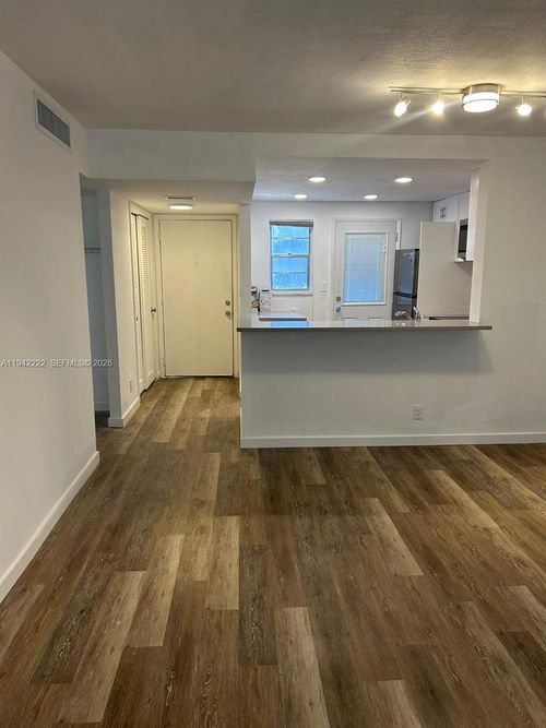 apt-304-500 Ne 12th Ave, Hallandale Beach, FL, 33009-3649 | Card Image