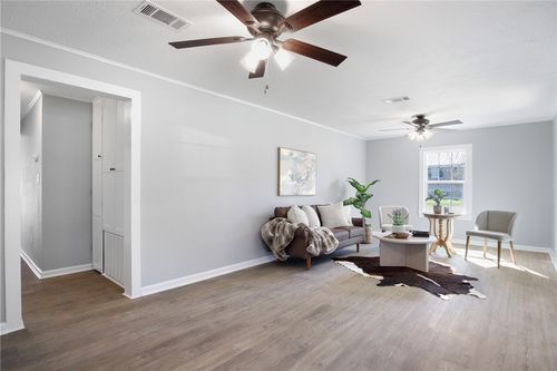 407 N Amthor St, Bellville, TX, 77418-1705 | Card Image