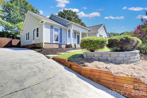 201 Sandymead Road, Matthews, NC, 28105 | Card Image