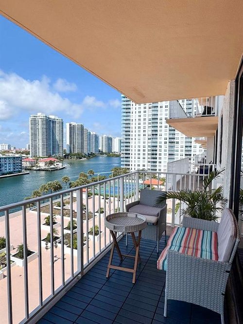 apt-902-290 174th St, Sunny Isles Beach, FL, 33160-3249 | Card Image