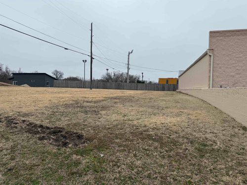 3213 E 13th St N, Wichita, KS, 67214 | Card Image