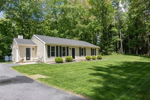 211 Broadturn Rd, Scarborough, ME, 04074-9124 | Card Image
