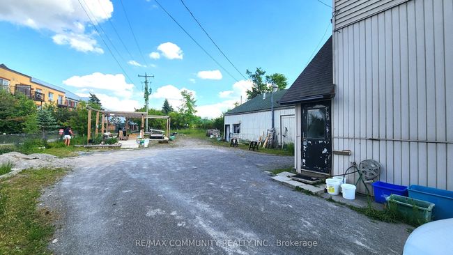 109 Lindsay St, Home with 3 bedrooms, 3 bathrooms and 8 parking in Fenelon Falls ON | Image 10