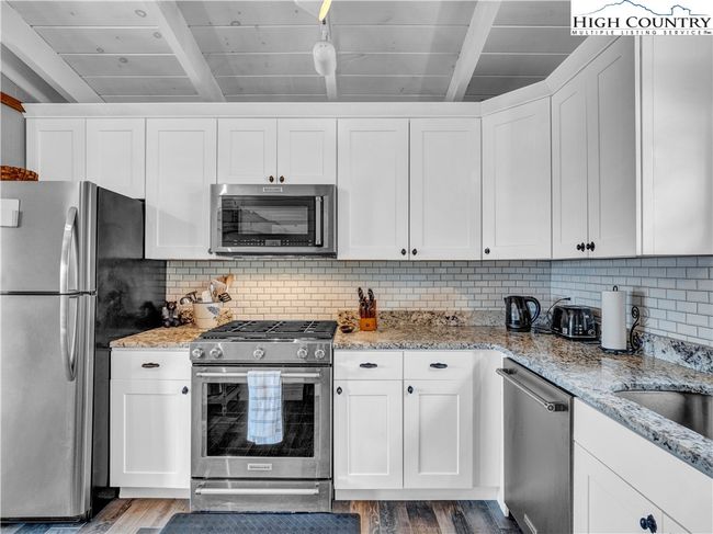 222 Grassy Gap Loop Rd, House other with 3 bedrooms, 3 bathrooms and null parking in Beech Mountain NC | Image 17