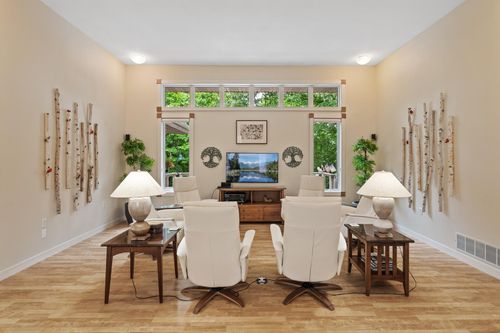 5877 Bradbury Ct, Inver Grove Heights, MN, 55076-1585 | Card Image